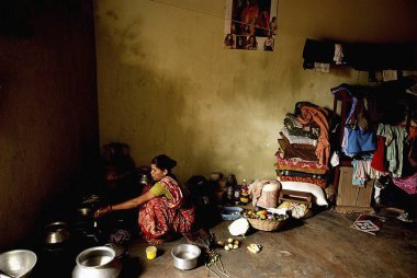 Ev hanımı, mutfakta çalışan kadın, Bhubaneswar, Orissa, Hindistan 