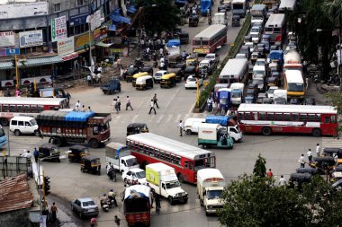 Saki Naka, Bombay Mumbai, Maharashtra, Hindistan kavşağındaki trafik karmaşası. 