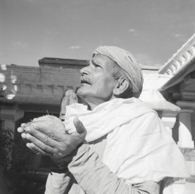 Gomateshwara Idol (Efendi Bahubali) putu, kutsal hamam festivali, Vindhyagiri tepesinde Mahamastakabhisheka, Shravanbelagola, misore, Karnataka, Hindistan yakınlarındaki 