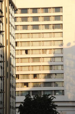 26 Kasım 2008 'de Bombay Mumbai, Maharashtra, Hindistan' da Deccan Mücahitler tarafından gerçekleştirilen terör saldırısının ardından Ulusal Güvenlik Teşkilatı NSG 'nin Oberoi Trident Otel' deki yetkisi sonrasında perde açıldı.