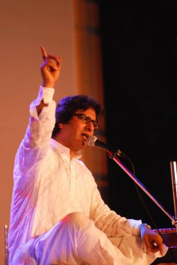 Şarkıcı Talat Aziz konserde, Hindistan  