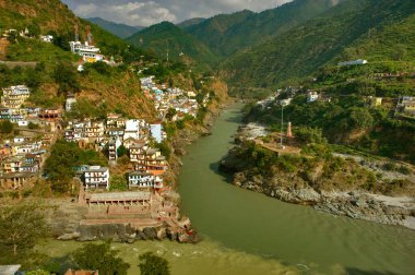 Alakananda bhagirathi birleşimi Garhwal Uttarakhand Hindistan Asya