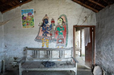 Wooden Bench 'teki ev ve Madhubani Bihar Hindistan Asya' da boyama.
