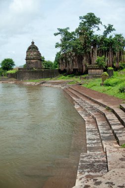 Limb, Satara, Maharashtra, Hindistan 'daki tapınak ve ghat Krishna Nehri