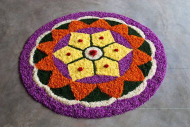 Onam festivali için çiçek süsleme, kerala, Hindistan 