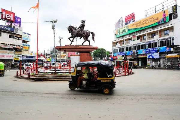 stock image Panjarpola crossroad and statue of shivaji maharaj, Solapur, Maharashtra, India 