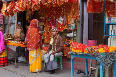 Ghat, Varanasi, uttar pradesh, Hindistan, Asya 'da yeni evli çift. 