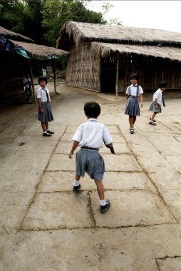 2003 yılında genç aktivistler tarafından Chakma Kabilesi çocuklarını eğitmek için kurulan Sneha Okulu; Diyun; Arunachal Pradesh; Hindistan
