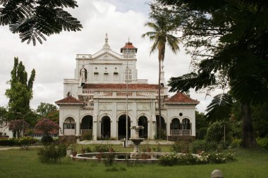 1892 'de Sultan Muhammed Şah, Pune, Maharashtra ve Hindistan tarafından inşa edilen Ağa Han sarayının eşsiz mimarisi.