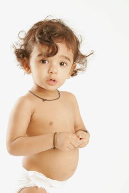 Marwari, beyaz tenli masum bir çocuk.