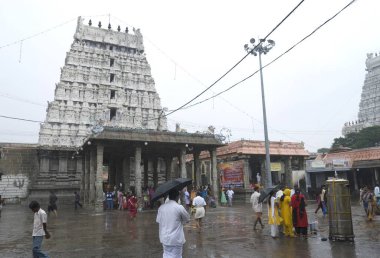 Arunachaleshwara Tapınağı, 13uvannamalai, Tamil Nadu, Hindistan 9.-13. yüzyılda Lord Shiva Chola 'ya adanmıştır. 