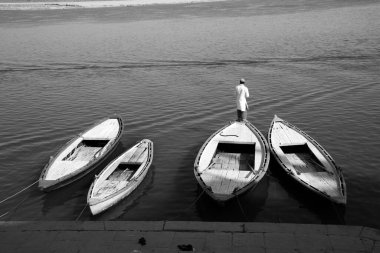 Teknedeki adam, Varanasi, uttar pradesh, Hindistan, Asya 