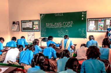 Varanasi Uttar Pradesh Hindistan Asya 'da Öğrenim Gören Çocuklar 