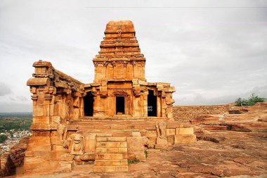 Chalukyan hükümdarları tarafından inşa edilen tapınak; Karnataka; Hindistan