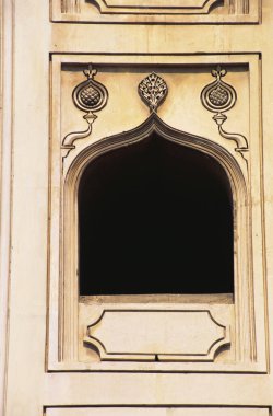 Charminar, Hyderabad, Andhra Pradesh, Hindistan 'ın dekore edilmiş pencereleri.