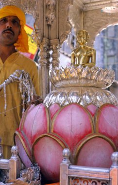 Gümüş Savaş Arabası, Mahavir Jayanti, Jabalpur, Madhya Pradesh, Hindistan 