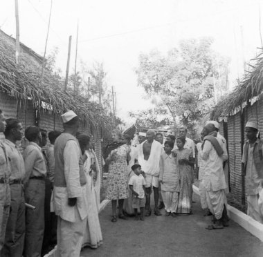 Agatha Harrison, Shanti Harilal Gandhi 'nin torunu, Mahatma Gandhi, Chakravarti Rajagopalachari ve diğerleri 1946, Hindistan 