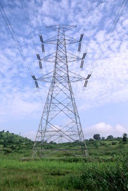 Murbad 'daki elektrik hatları; Kalyan; Maharashtra; Hindistan