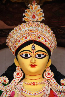 Durga kil modeli Durga puja 'da üçüncü gözü açık gösteriyor 