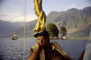 Teknedeki Hintli bir adamın portresi.