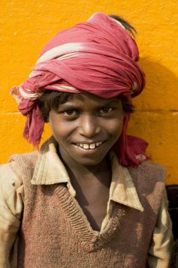 İşçi çocuk Varanasi 'de, Uttar Pradesh, Hindistan 