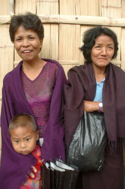 Mizo kadınları ve Hindistan çocuğu, Aizwal, Mizoram, Hindistan 