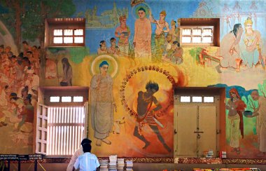 Lord Buddha 'nın hayatı Mulagandha Kuti Vihar içinde resim formatında; Varanasi yakınlarındaki Sarnath' da Budist sahası; Uttar Pradesh; Hindistan