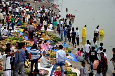 Chhas puja festivali Ganga nehri Kolkata Hindistan 'da  