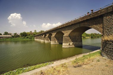 Rajguru Nagar 'daki Bhima nehri köprüsü, Pune Bölgesi, Maharashtra, Hindistan 