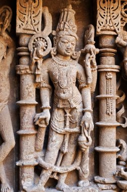 Vishnu; Rani ki vav; adım iyi; taş oyma; Patan; Gujarat; Hindistan