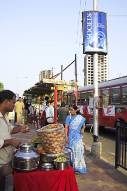 J. B. Behram Marg Bellasis Yolu olarak adlandırıldı, Bombay, Mumbai, Maharashtra, Hindistan 