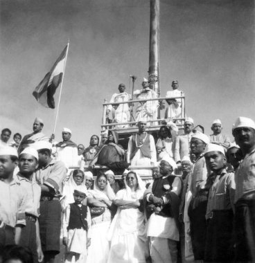Sardar Vallabhbhai Patel, Subhash C Bose on top, Sarojini Naidu, Jawaharlal Nehru and Acharya Kripalani a congress meeting, 1939, India    clipart