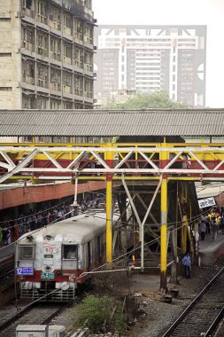 Banliyö batı tren istasyonu Grant yolu, Bombay şimdi Mumbai Maharashtra, Hindistan