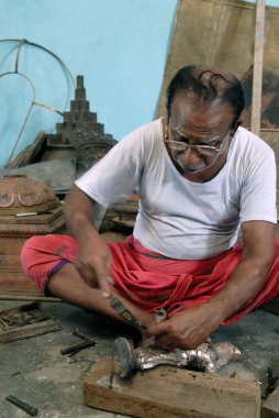 Gopura Kalasam pirinç tapınağı Kumbakonam yakınlarındaki Swamimalai 'de, Tamil Nadu, Hindistan 
