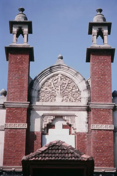 Kamati Baug, Vadodara, Hindistan 'daki müzenin güzel manzarası. 