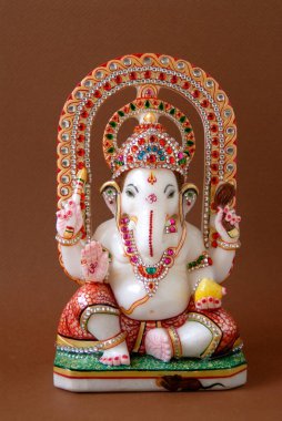 Ganesh Ganpati putu mermer taşın içinde 