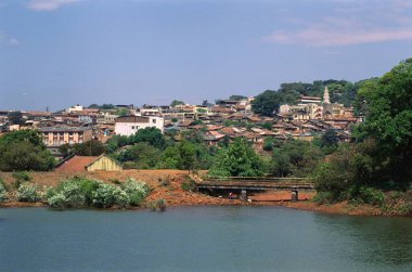 Göl ve köy, Mahabaleshwar, Maharashtra, Hindistan