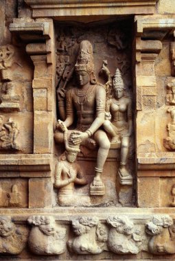 Gangaikon, Dacholapuram, Tamil Nadu, Hindistan 'daki 11. yüzyıl Şiva tapınağının dış duvarındaki başyapıt. 