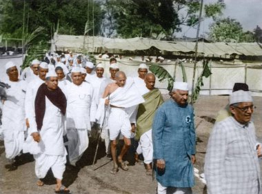 Mahatma Gandhi, Sardar Vallabhbhai Patel ve Bhulabhai Desai, Wardha, Maharashtra, Hindistan, Asya, Ocak 1942 