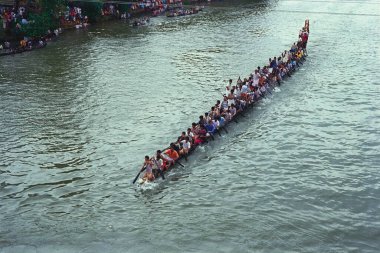 Haripad Subramanya Tapınağı, Kerala, Hindistan için Tekne Yarışı, Yılan Yarışı, Peyipad Jalostavam 