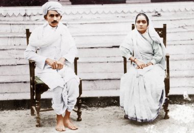 Kasturba Gandhi ve Mahatma Gandhi 4 Şubat 1916 'da Benares, Hindistan, Asya' da kaldıkları sırada 