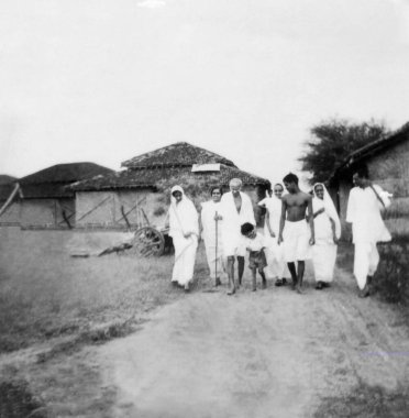 Mahatma Gandhi ve Sevagram Ashram, 1938, Rajkumari Amrit Kaur, Hindistan 