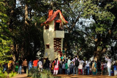 Kamala Nehru Parkı 'nda oynayan çocuklar, Mumbai, maharashtra, Hindistan, Asya 