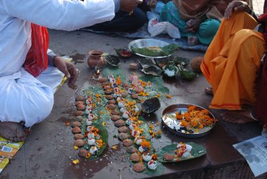 Pind daan at Har Ki Pauri, Haridwar, Uttar Pradesh, India 