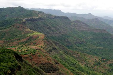 Pratapgad 'dan gelen batı ghatlarının yeşil manzarası Mahableshwar, Maharashtra, Hindistan' dan 25 km uzaklıktaki devasa kale. 