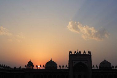 Fatehpur Sikri 'deki Jami Mescid' de gün batımı 16. yüzyılın ikinci yarısında kırmızı kumtaşı Agra, Uttar Pradesh, Hindistan UNESCO Dünya Mirası 'ndan inşa edildi. 