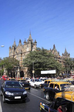 Chhatrapati Shivaji Terminus (eski Victoria Terminus) sokak manzarası 1878 ve 1888 Hint Tren İstasyonu; Bombay Mumbai; Maharashtra; Hindistan UNES