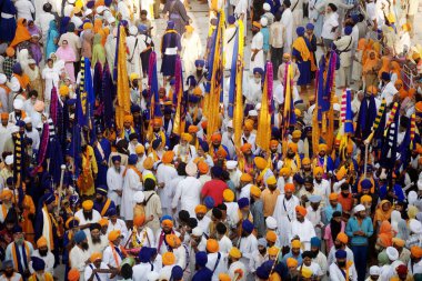 Sih müritleri, 30 Ekim 2008 'de Sachkhand Saheb Gurudwara' da, Guru Granth Sahib 'in 30. yılını kutlarken, Nanded, Maharashtra, Hindistan 