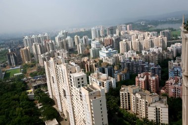 Powai, Bombay Mumbai, Maharashtra, Hindistan 'daki yüksek binaların genel manzarası. 