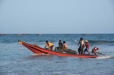Denizdeki balıkçı teknesi, puri, orissa, Hindistan, Asya 